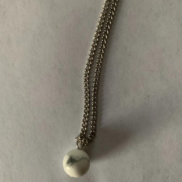 White Howlite Necklace - Picture 2 of 4